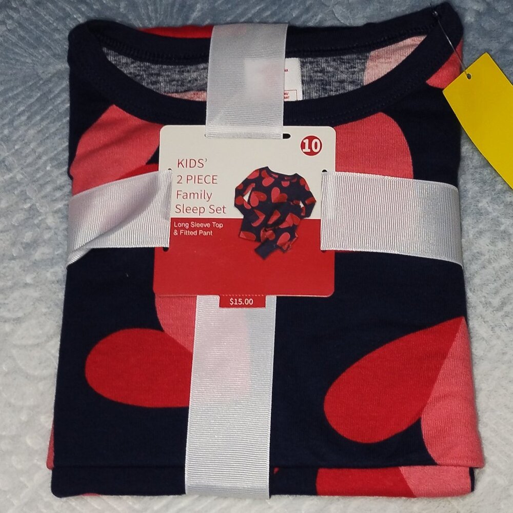 OEKO-TEX Kid's 2-piece family Sleep Set/Hearts design Size 10. $15.00. NWT.